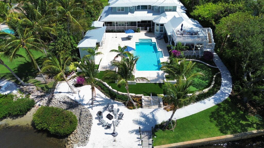 Residential Pool 501+ sq ft - BRONZE award - South Florida Custom Pools