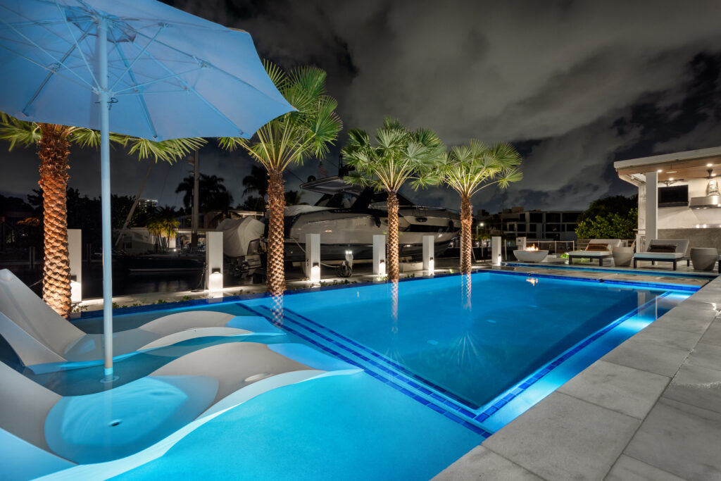 Residential Vanishing Edge - BRONZE award - Ike's Carter Pool Companies