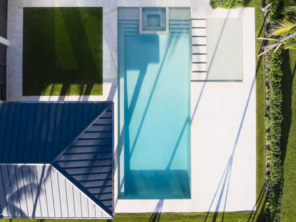 Residential Vanishing Edge - GOLD award - Almar Jackson Pools, Inc.