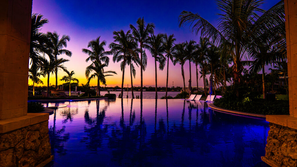 Residential Vanishing Edge - SILVER award - Coast to Coast Pools